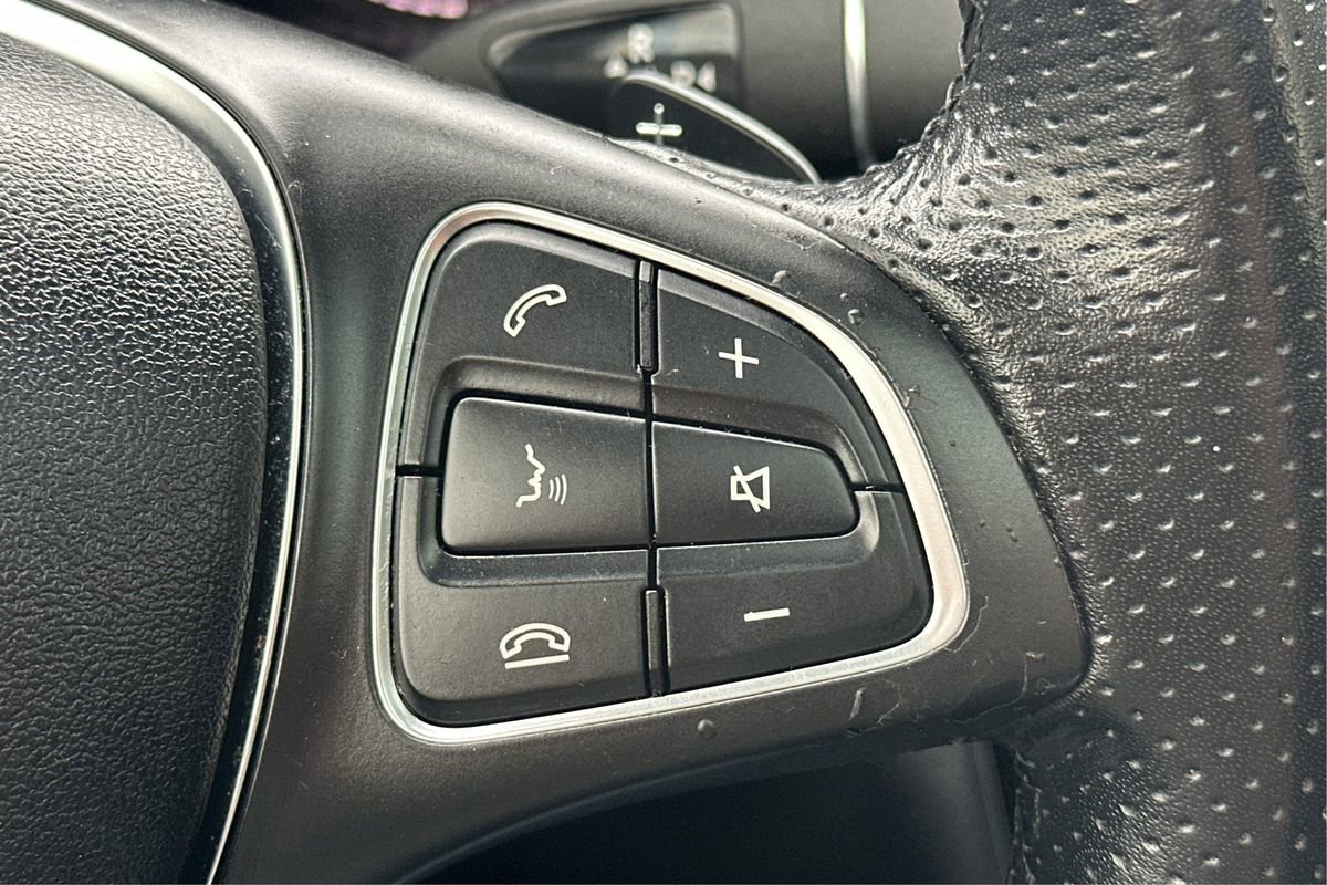 Used 2018 Mercedes-Benz GLC 300 w/ Premium Package image 37