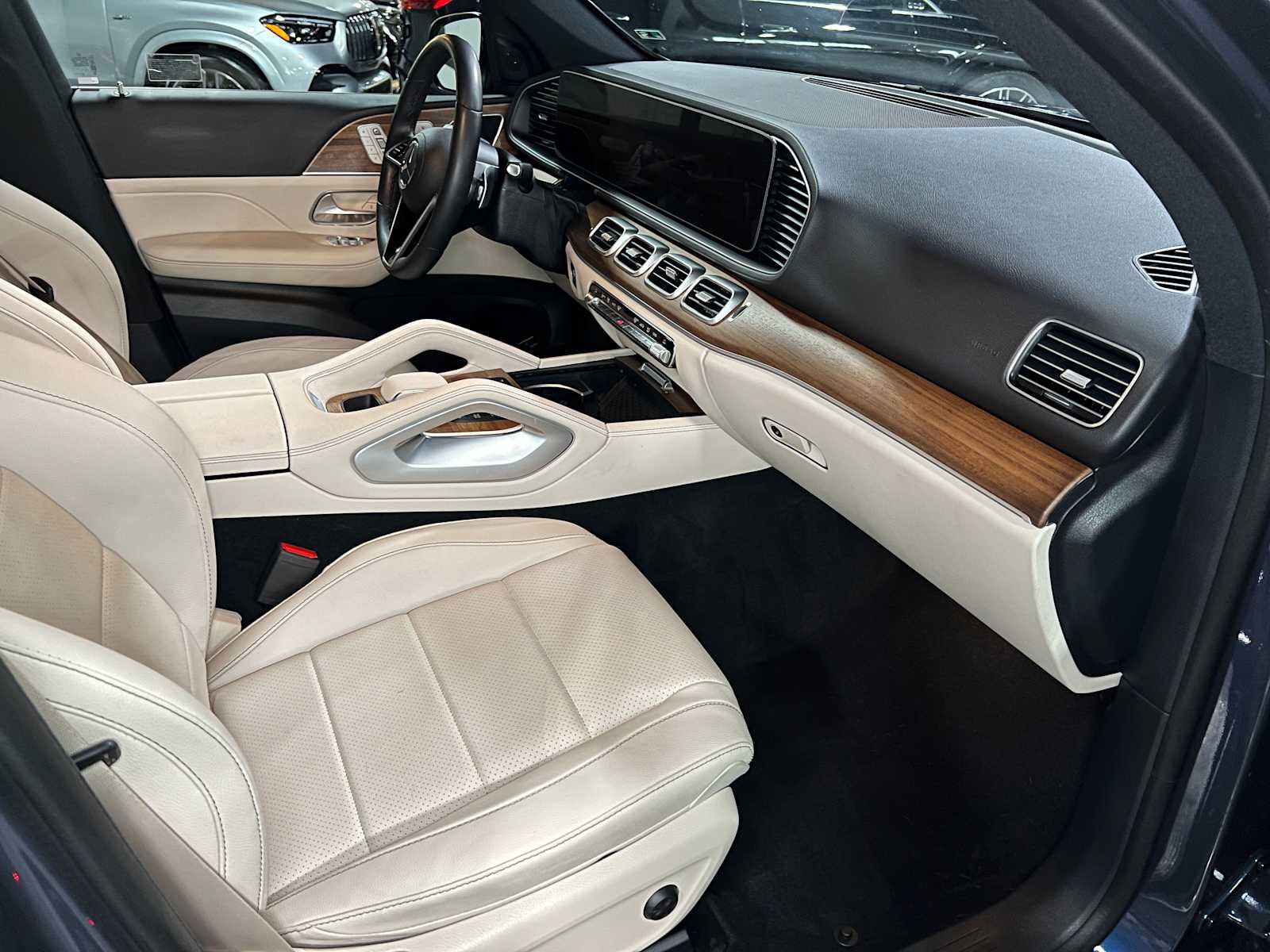 Used 2025 Mercedes-Benz GLE 450 4MATIC image 11