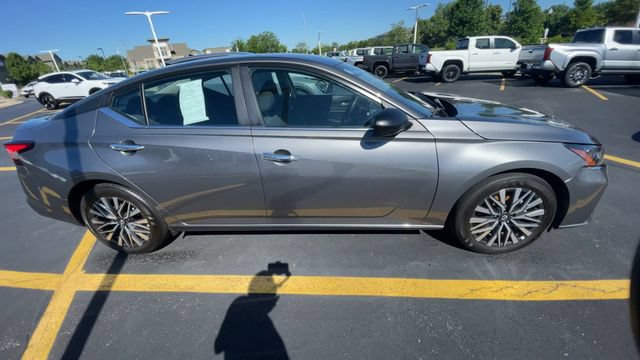 Used 2025 Nissan Altima 2.5 SV FWD image 3