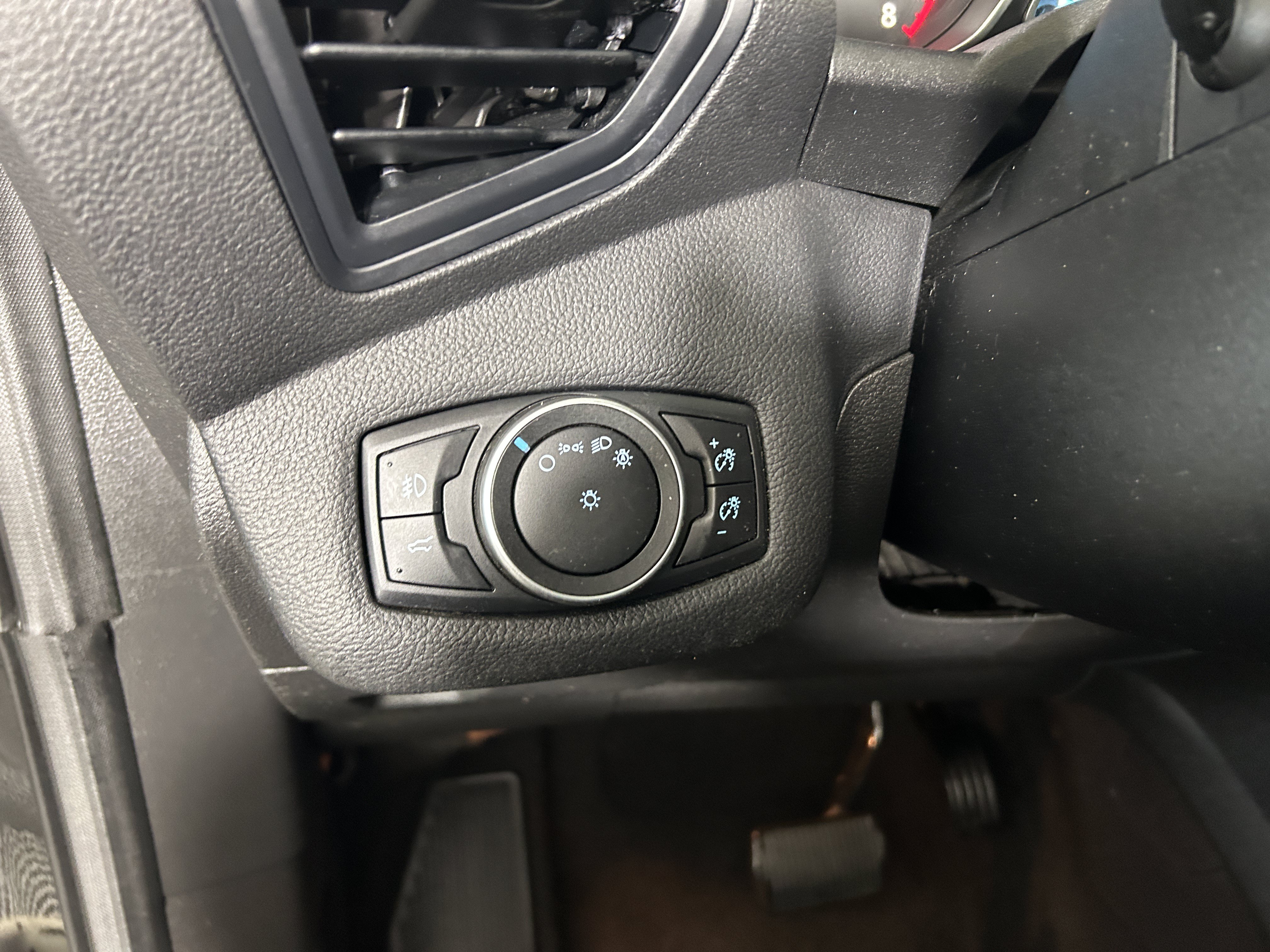 Used 2017 Ford Escape SE w/ Equipment Group 201A AWD/4WD image 16