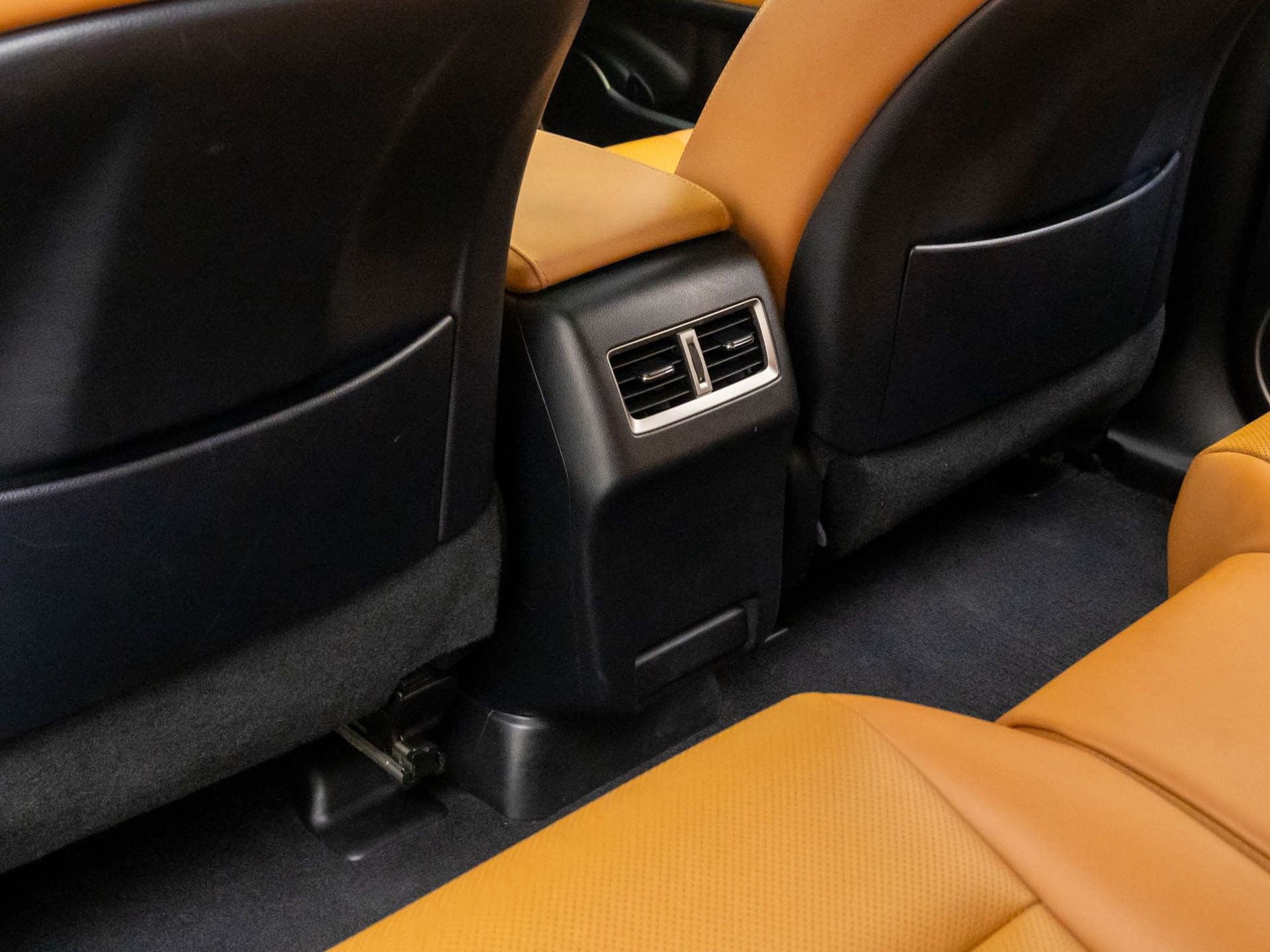 Used 2022 Lexus RX 350L Premium w/ Premium Package image 17