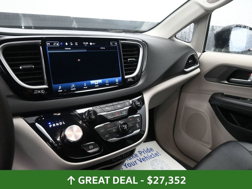 Used 2024 Chrysler Pacifica Touring-L image 25