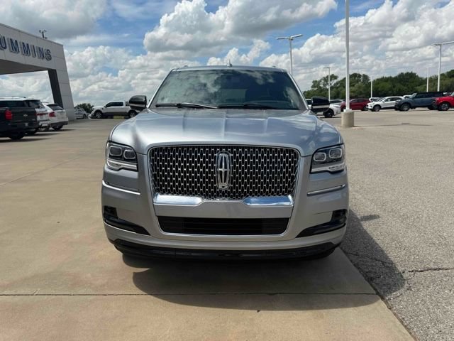 Used 2024 Lincoln Navigator L Reserve AWD/4WD image 2