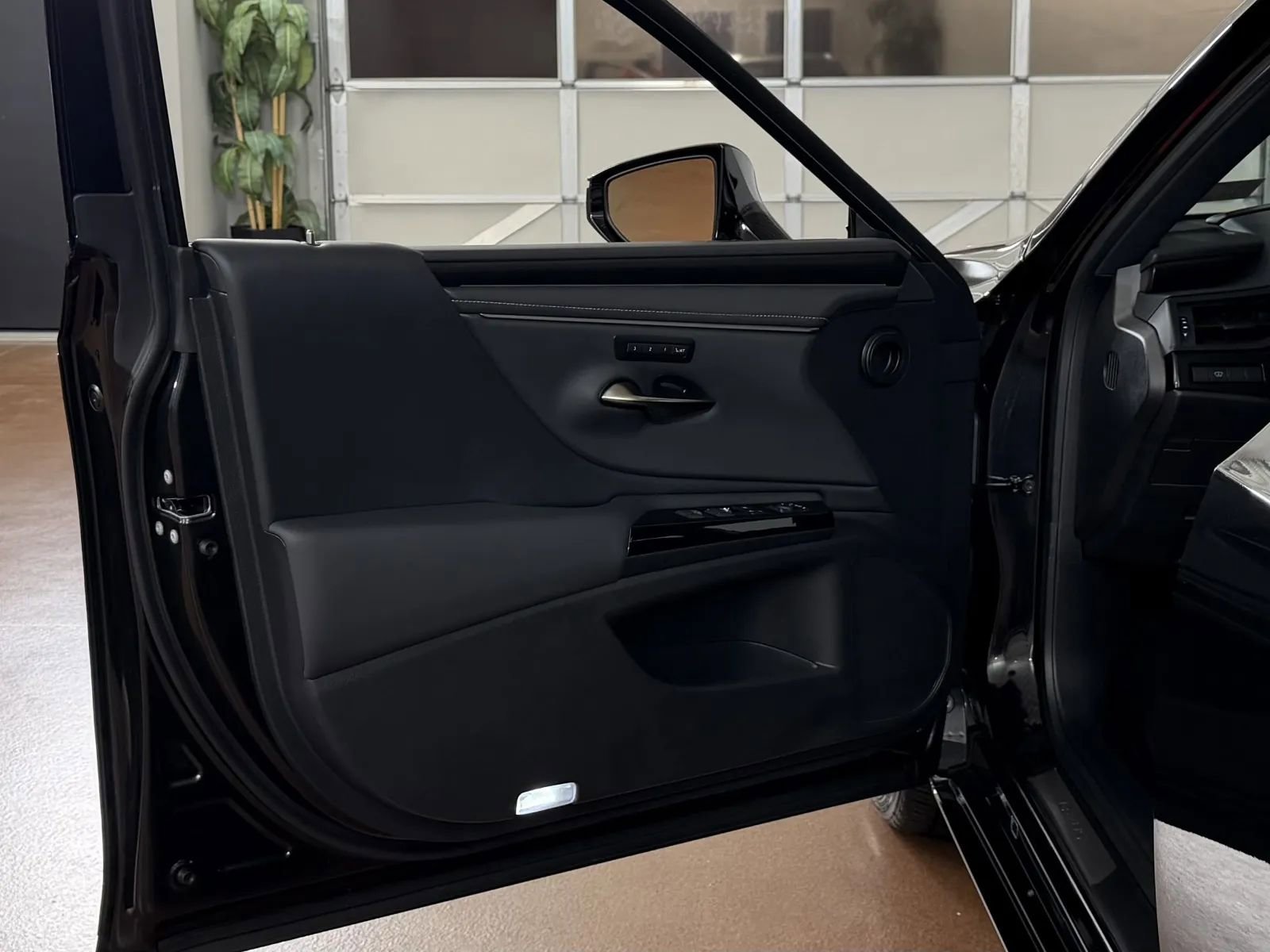 Used 2025 Lexus ES 350 w/ Technology Package FWD image 16