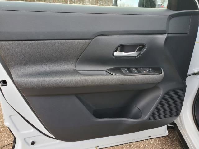 New 2026 Nissan Kicks SV image 18