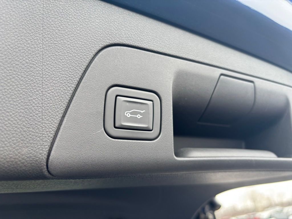 Used 2023 Buick Envision Avenir image 24