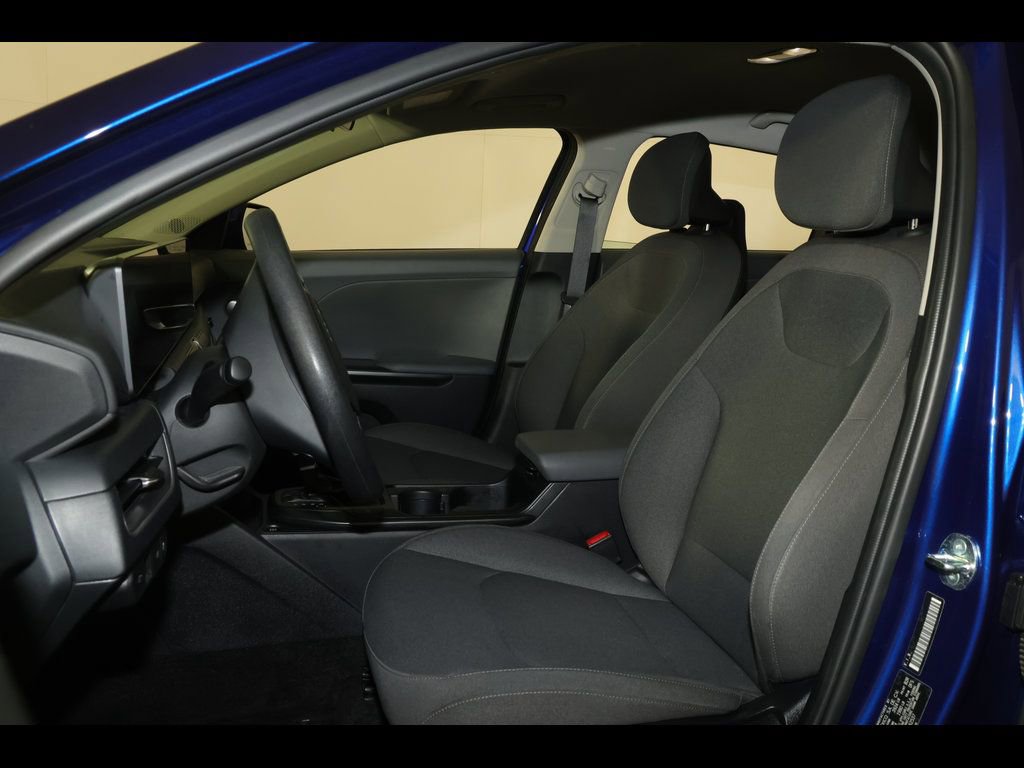 Used 2025 Kia K4 LXS image 11