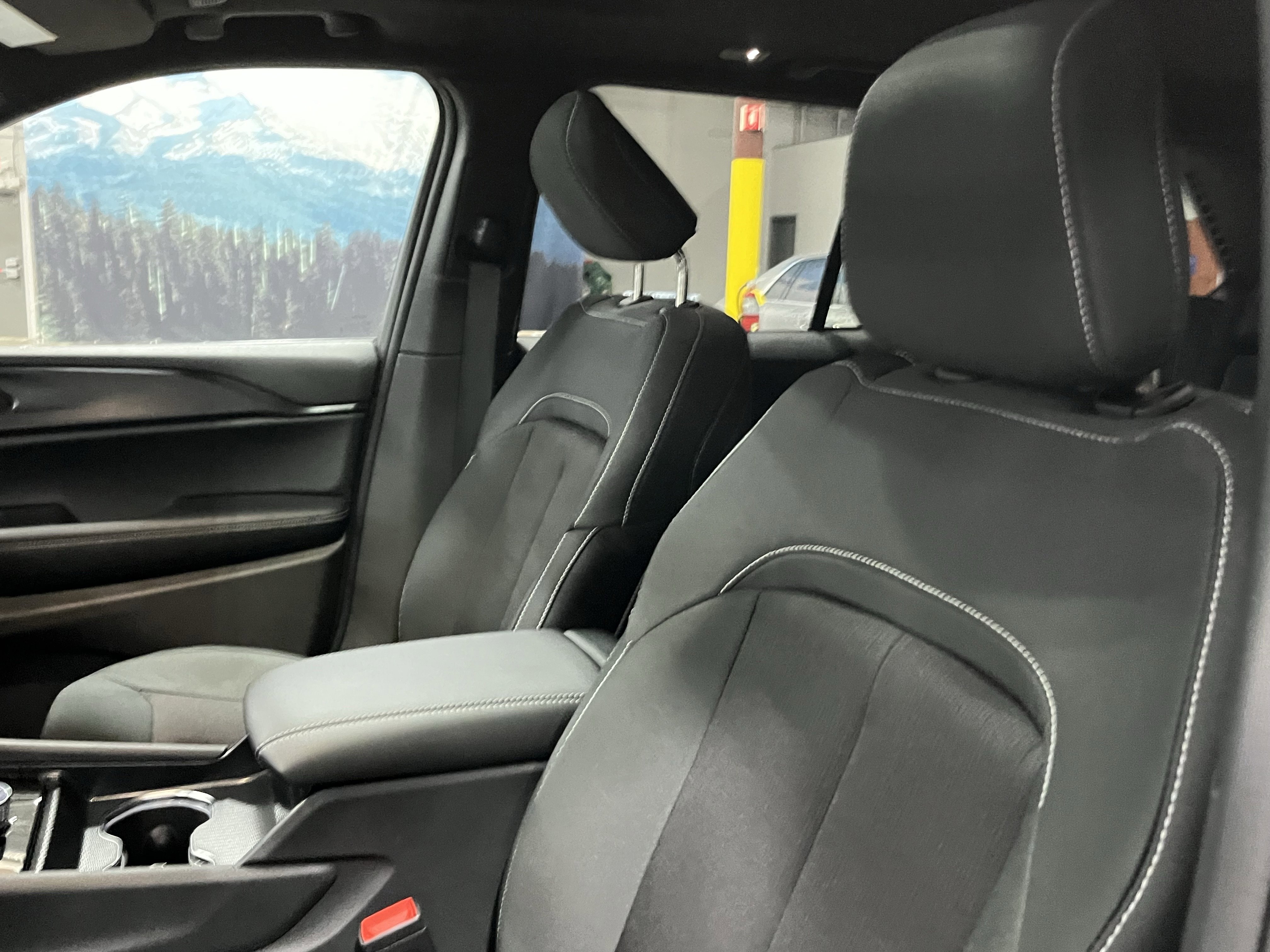 Certified 2025 Jeep Grand Cherokee Laredo X w/ Luxury Tech Group I image 17