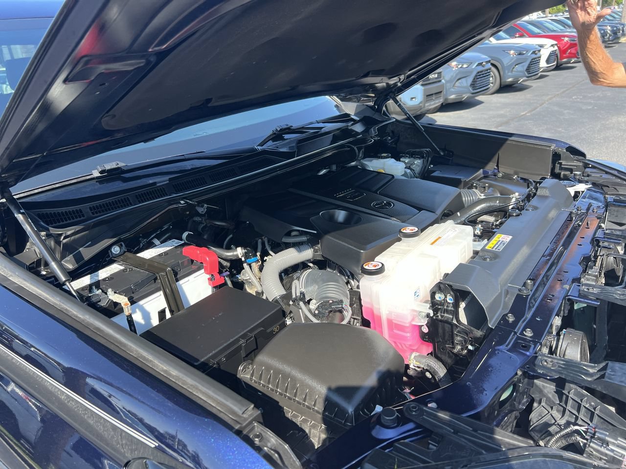 Used 2025 Toyota Tundra Limited AWD/4WD image 35