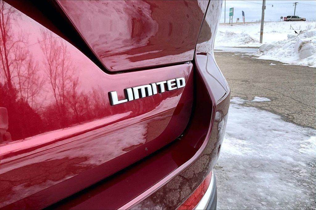 Used 2024 Jeep Grand Cherokee Limited image 8