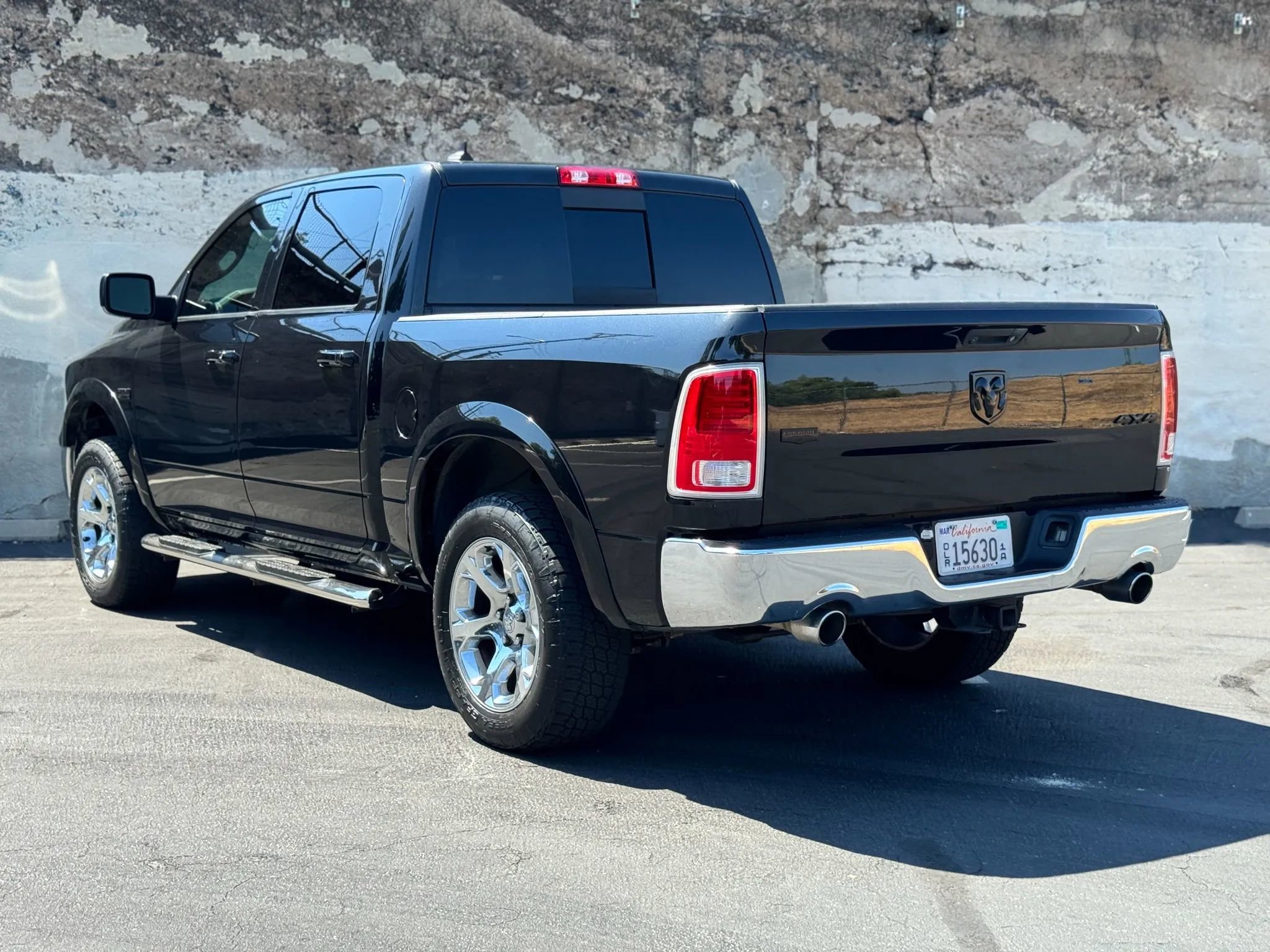 Used 2017 RAM 1500 Laramie image 7