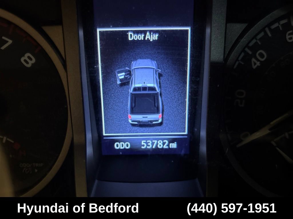Used 2020 Toyota Tacoma TRD Sport w/ TRD Premium Sport Package AWD/4WD image 15