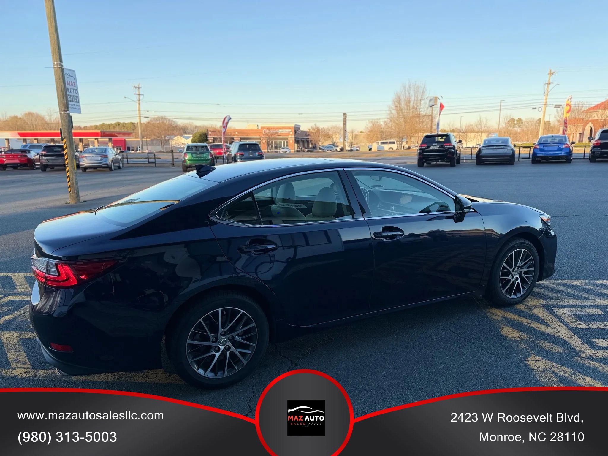 Used 2016 Lexus ES 350 w/ Navigation System Package image 4