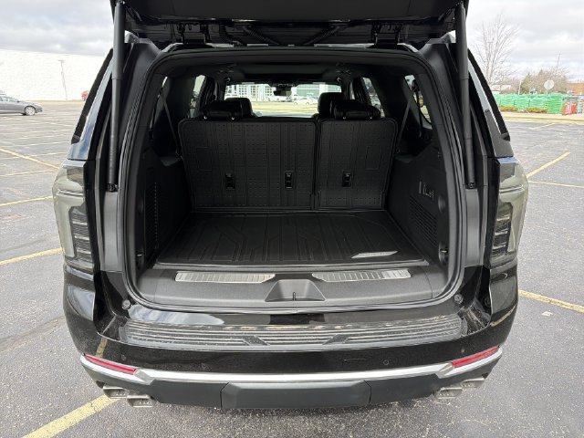 New 2026 Chevrolet Suburban High Country w/ Sun And Tow Package AWD/4WD image 35