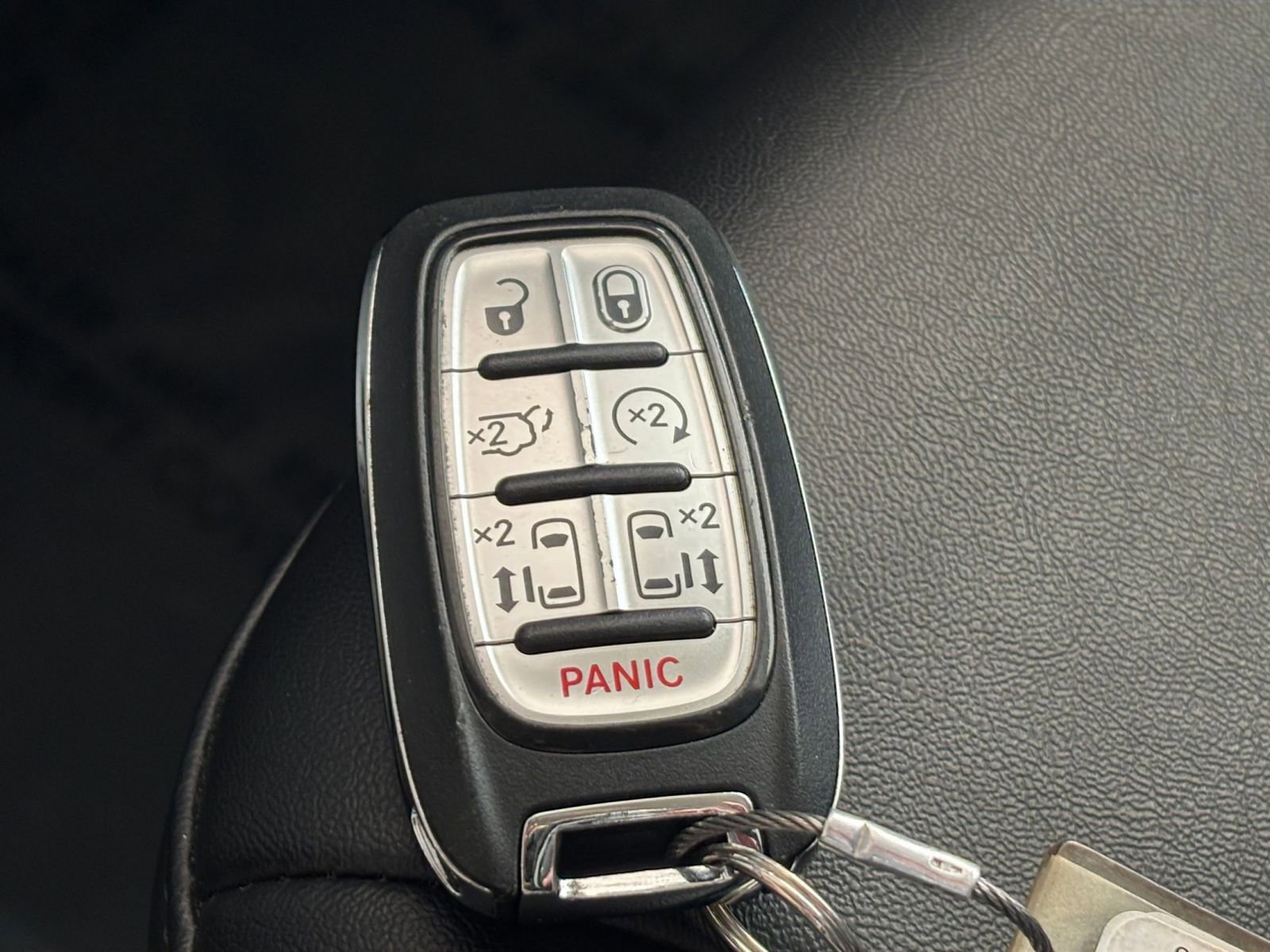 Used 2024 Chrysler Pacifica Touring-L image 27