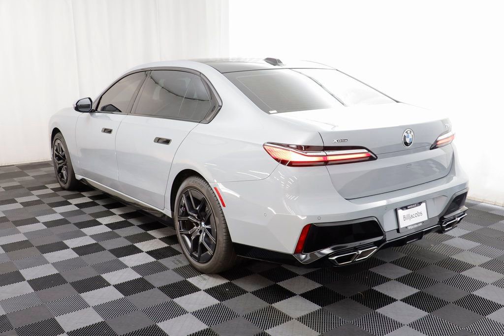 Used 2024 BMW 760i xDrive w/ Premium Package 2 image 17