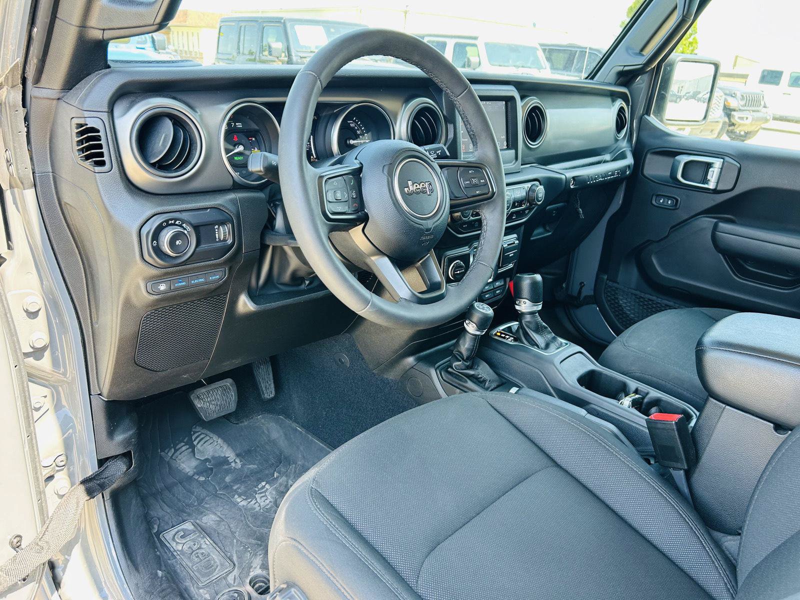 Used 2023 Jeep Wrangler Unlimited w/ Cold Weather Group AWD/4WD image 10