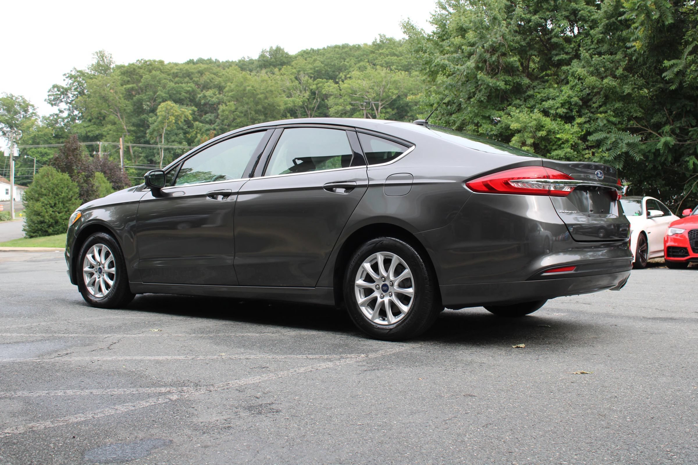 Used 2017 Ford Fusion SE w/ Fusion SE Technology Package FWD image 4