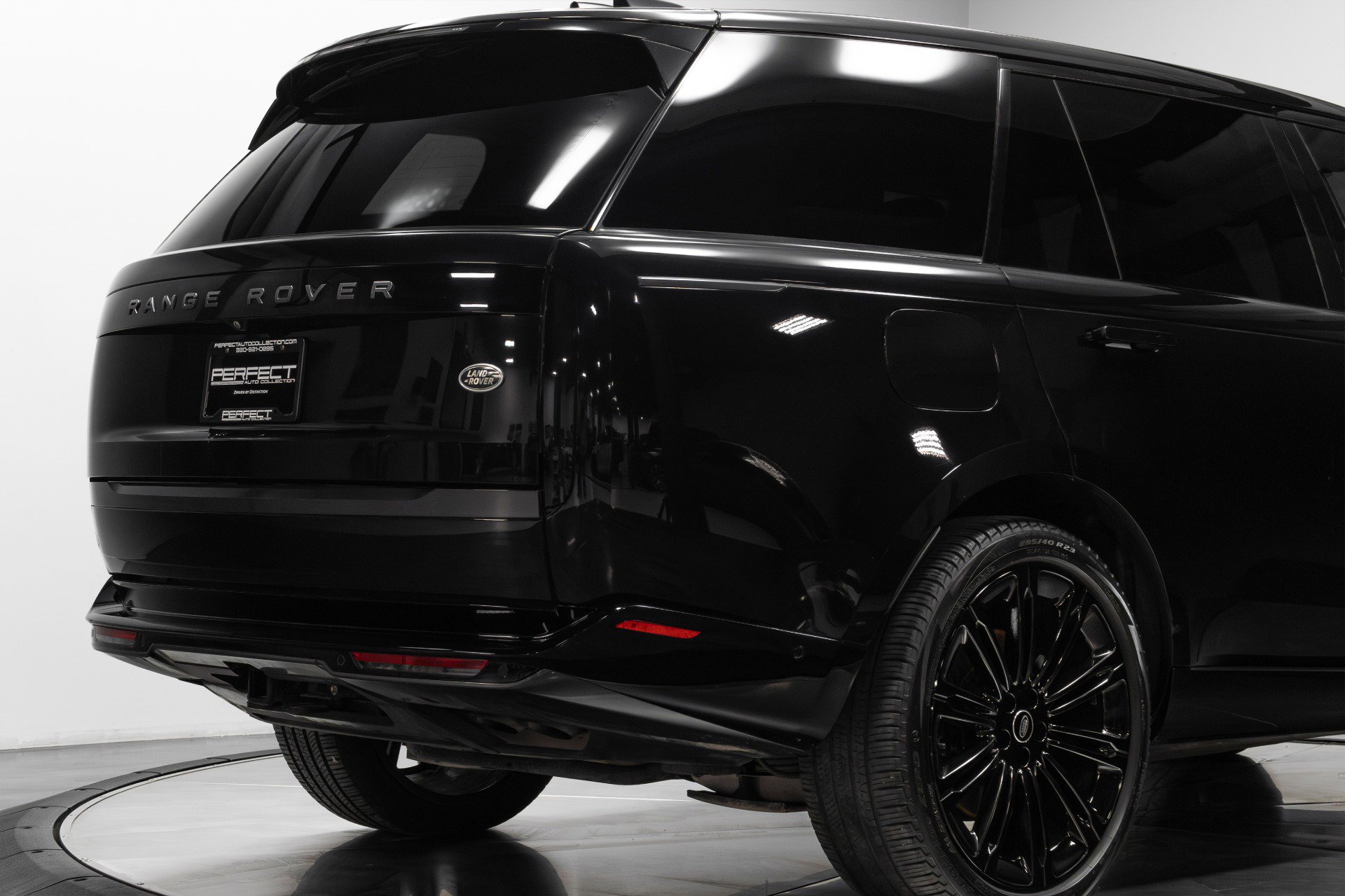 Used 2023 Land Rover Range Rover Long Wheelbase Autobiography image 17