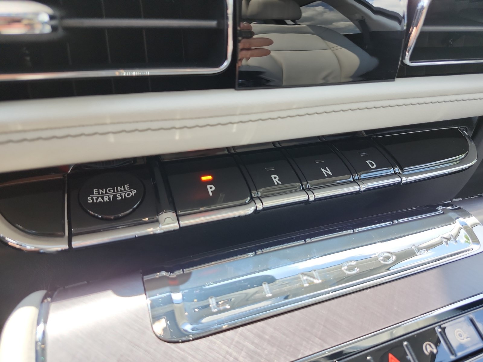 Used 2025 Lincoln Aviator AWD w/ Jet Appearance Package image 23