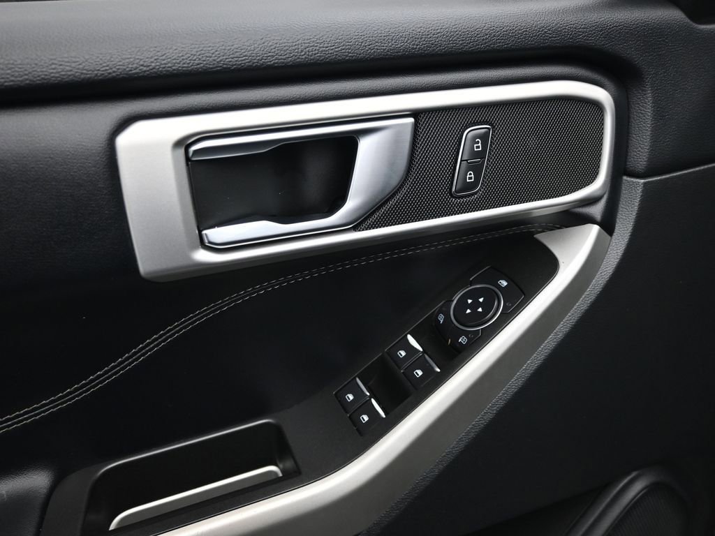 Certified 2022 Ford Explorer XLT w/ Equipment Group 202A image 11