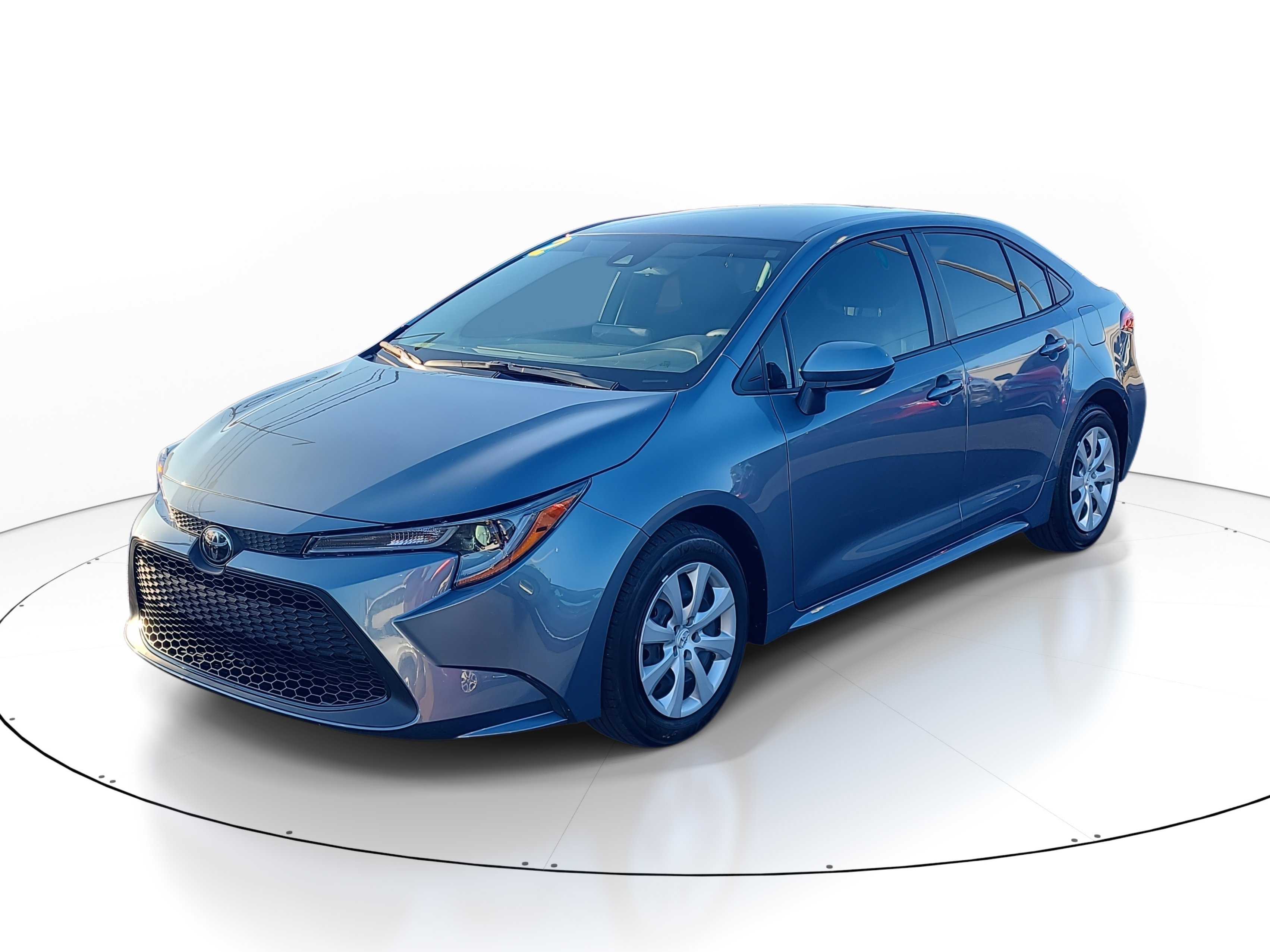 Used 2022 Toyota Corolla LE image 2