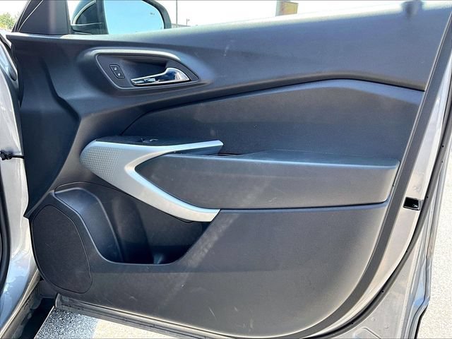 Used 2025 Chevrolet Trax RS w/ Driver Confidence Package FWD image 12