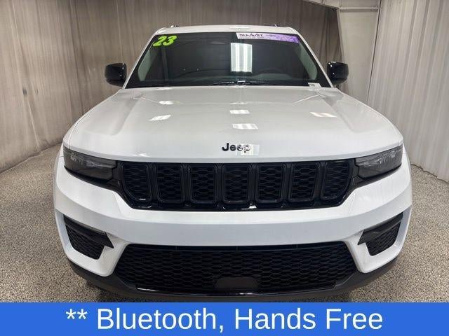 Used 2023 Jeep Grand Cherokee Limited w/ Black Appearance Package AWD/4WD image 8