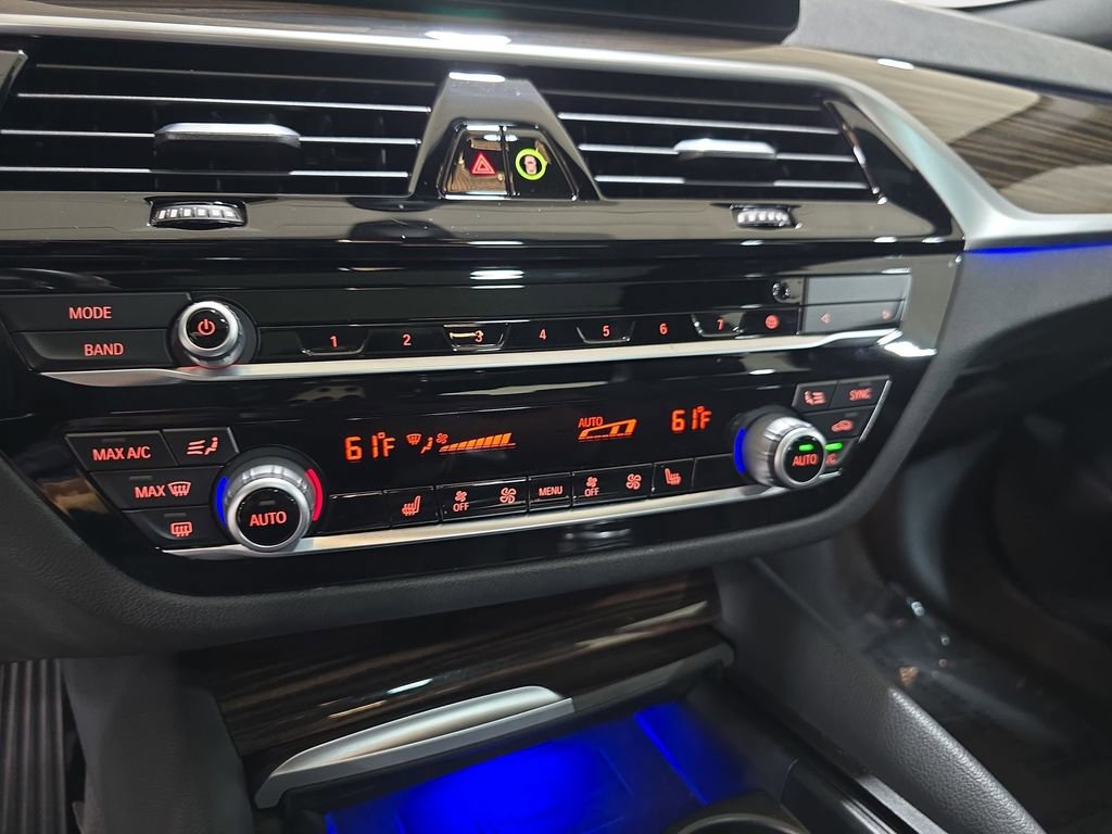 Used 2021 BMW 540i w/ Convenience Package image 25