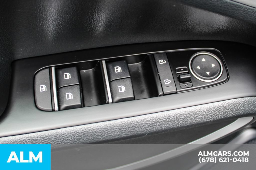 Used 2025 Kia Soul LX w/ LX Technology Package FWD image 37