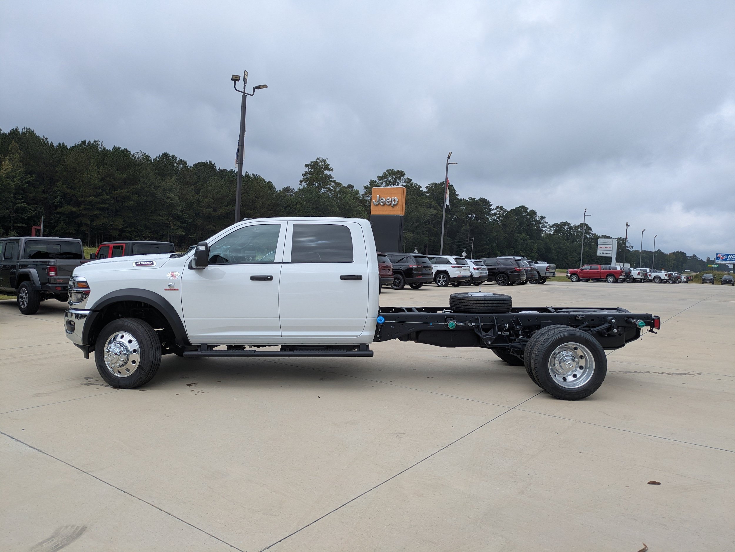 New 2026 RAM 4500 Tradesman AWD/4WD image 2