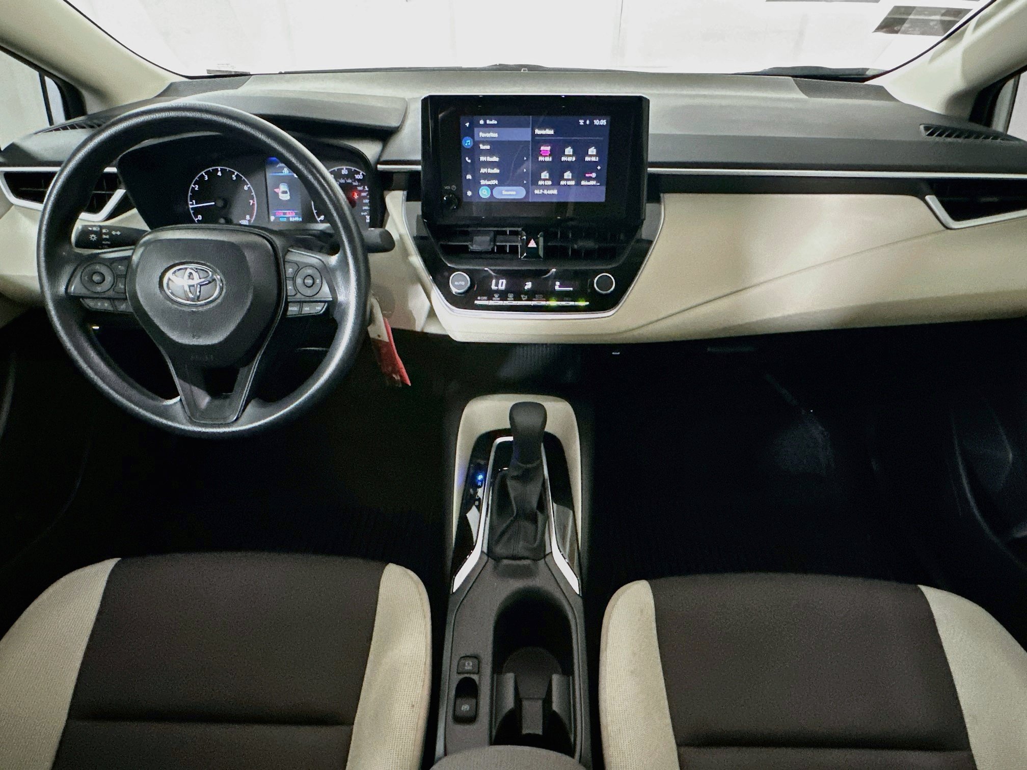 Certified 2025 Toyota Corolla LE FWD image 26