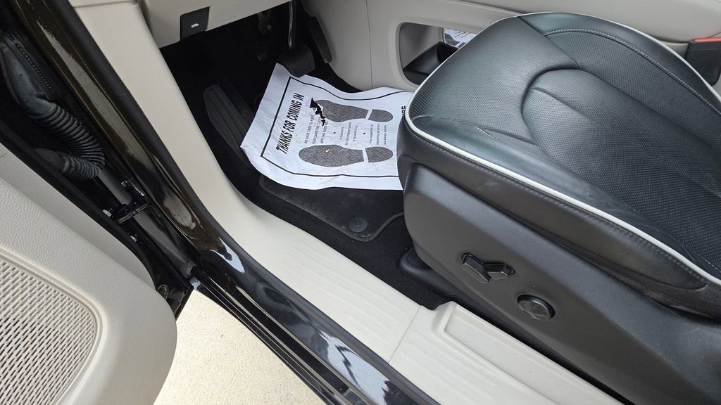Certified 2022 Chrysler Pacifica Limited FWD image 24