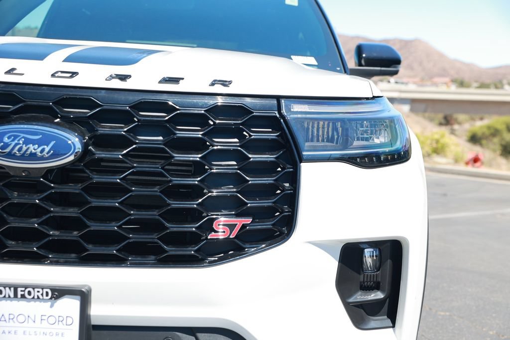 Used 2025 Ford Explorer ST AWD/4WD image 8