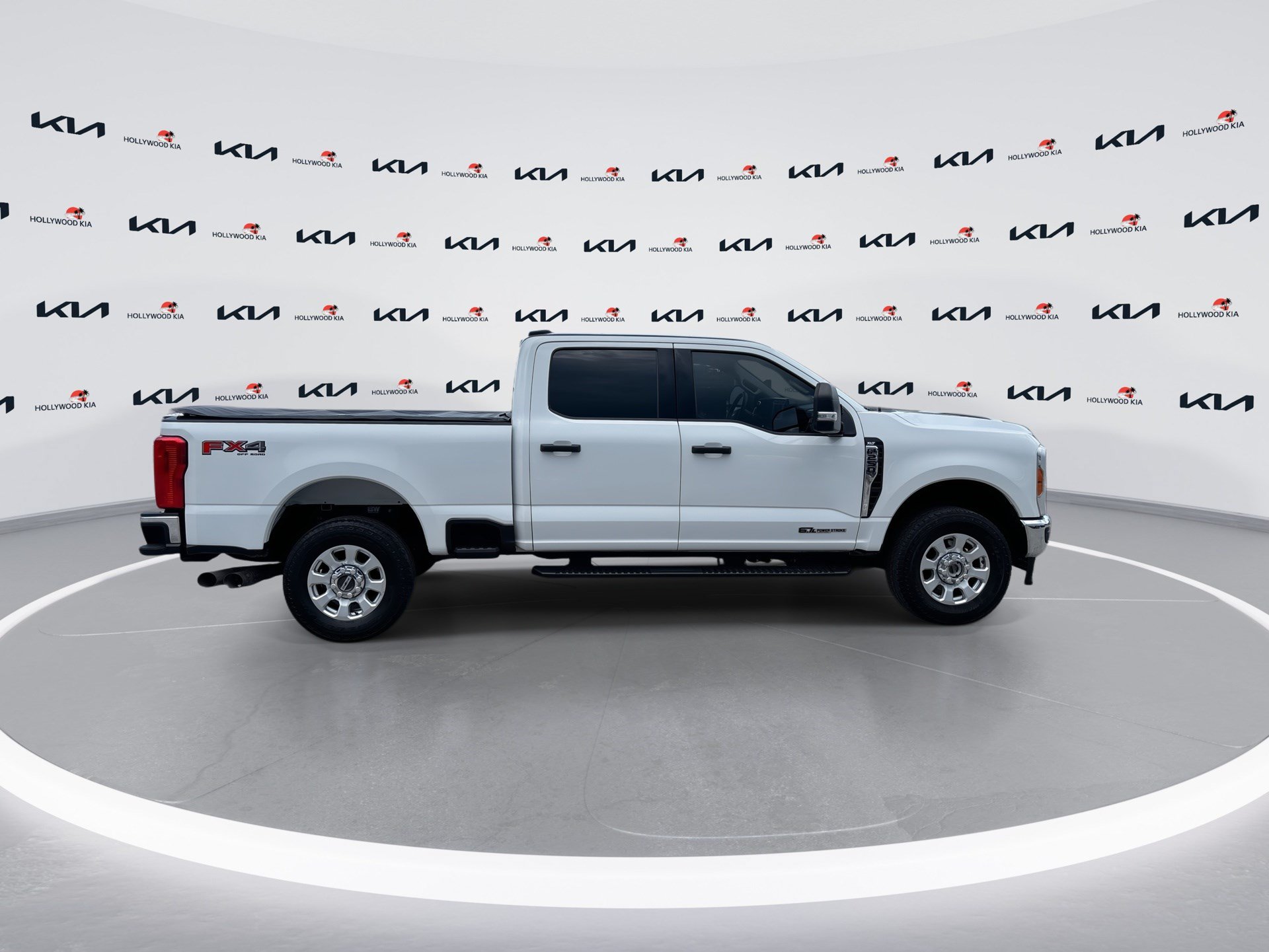 Used 2023 Ford F250 XLT w/ FX4 Off-Road Package AWD/4WD image 9
