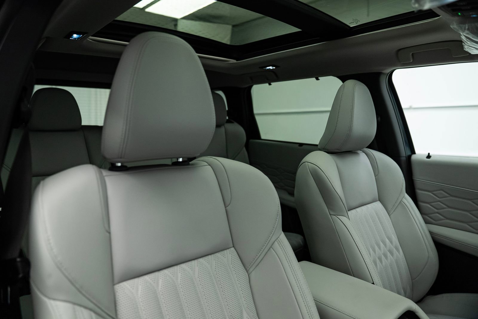 New 2025 Mitsubishi Outlander SEL image 8