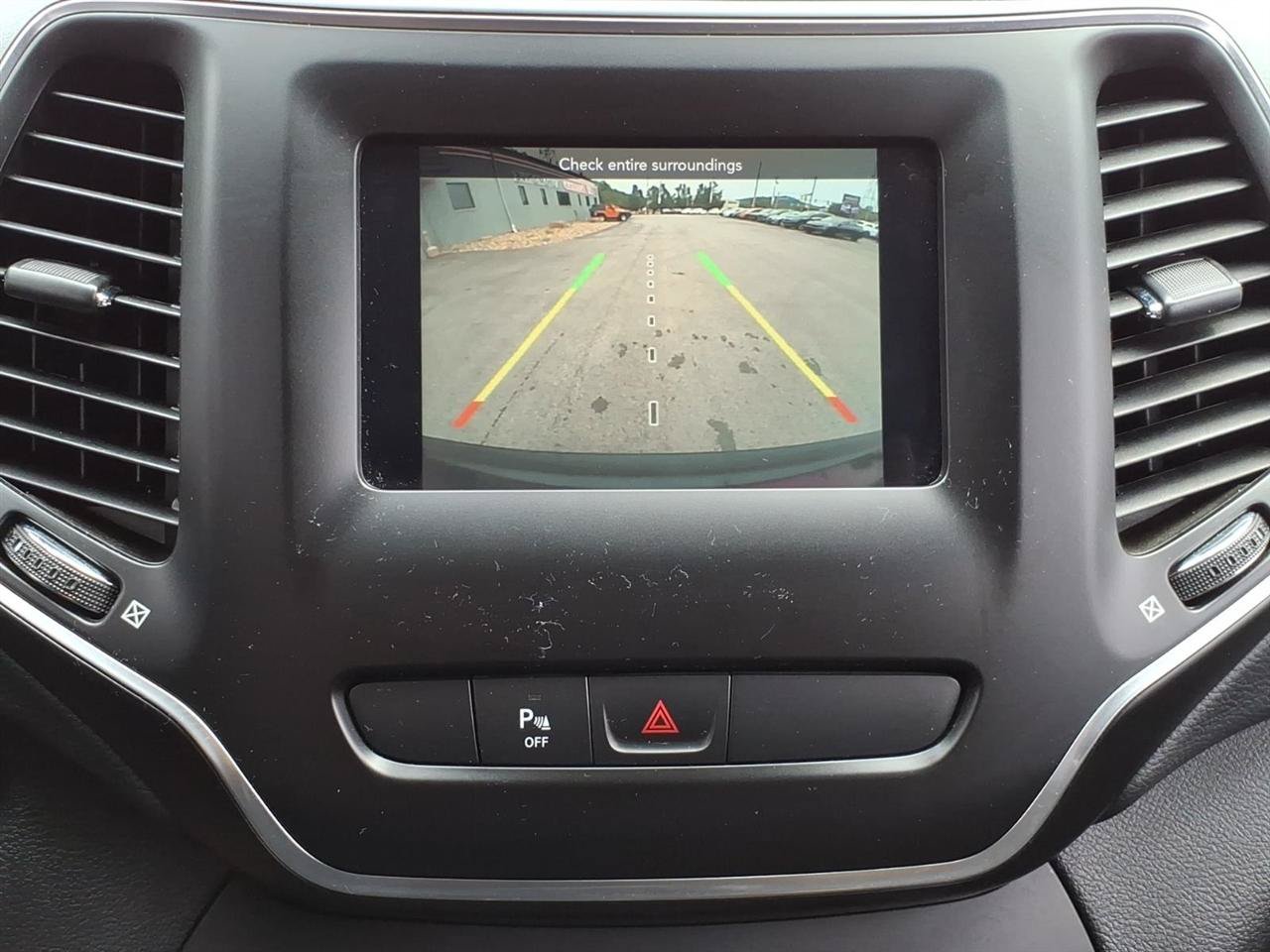 Used 2020 Jeep Cherokee Latitude Plus AWD/4WD image 12