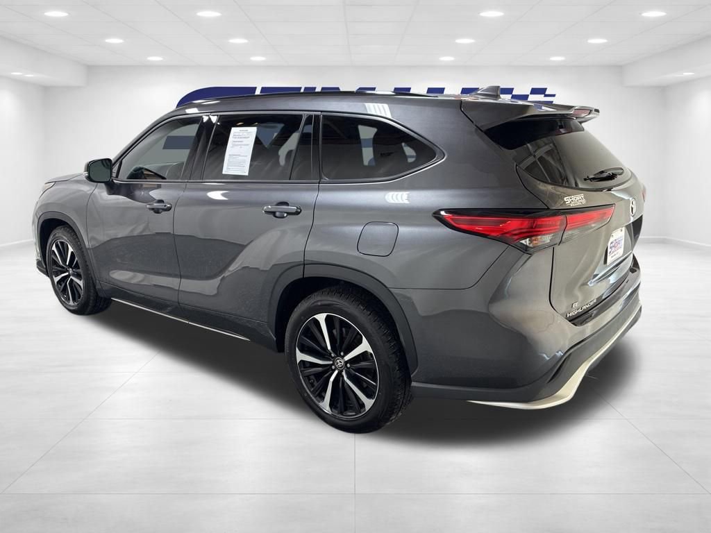 Used 2022 Toyota Highlander XSE AWD/4WD image 8