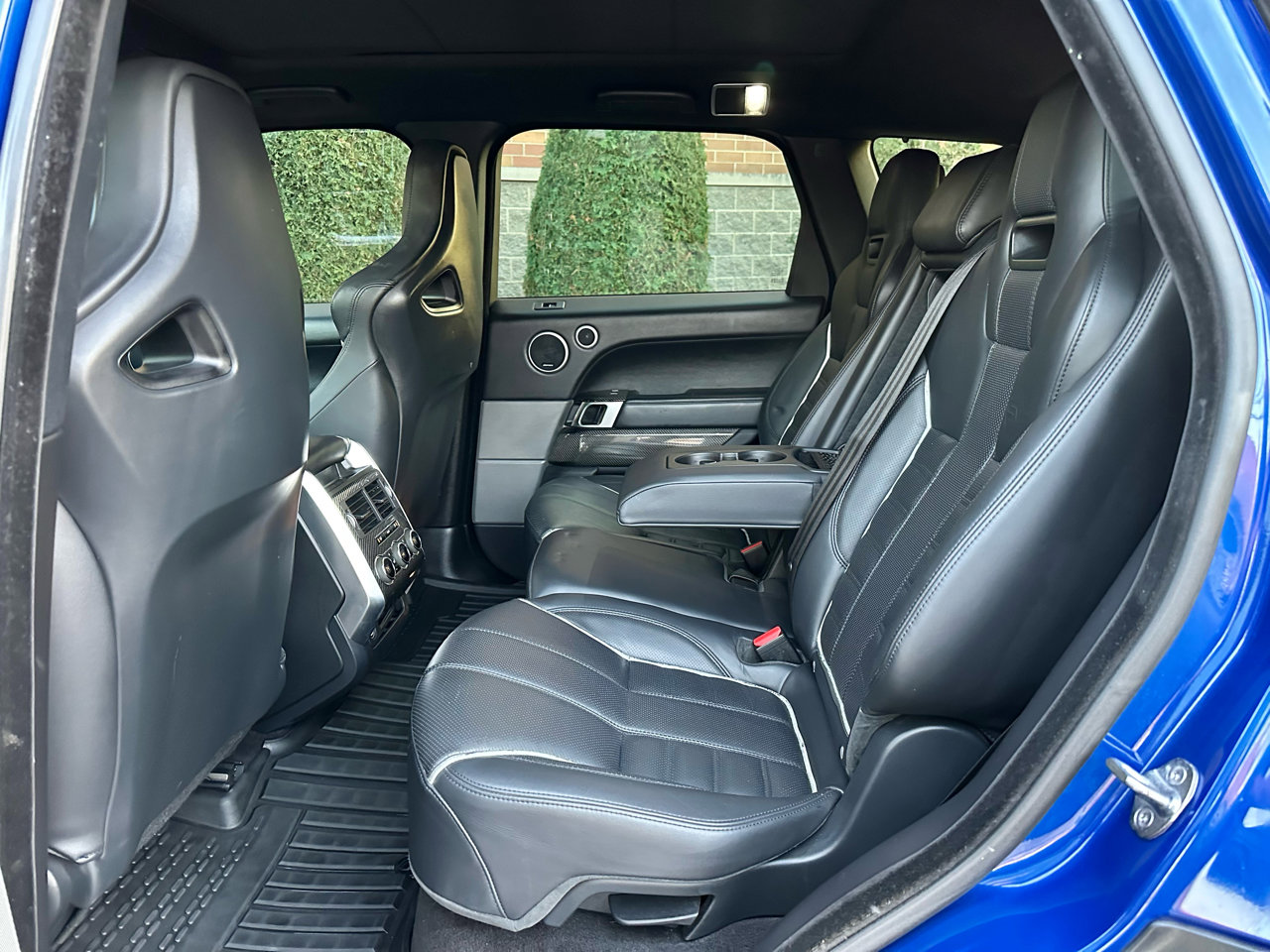 Used 2015 Land Rover Range Rover Sport SVR image 12