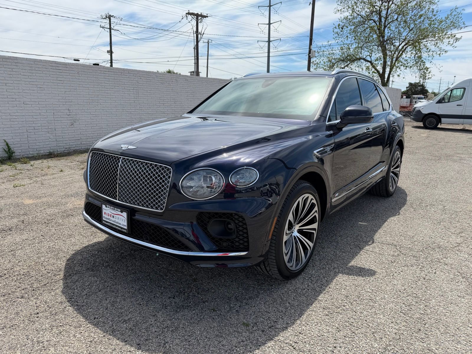 Used 2021 Bentley Bentayga image 1
