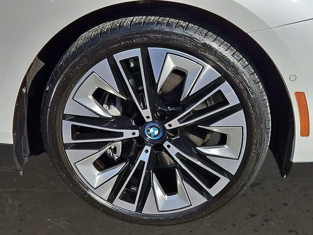 Used 2024 BMW i5 eDrive40i w/ Premium Package image 7
