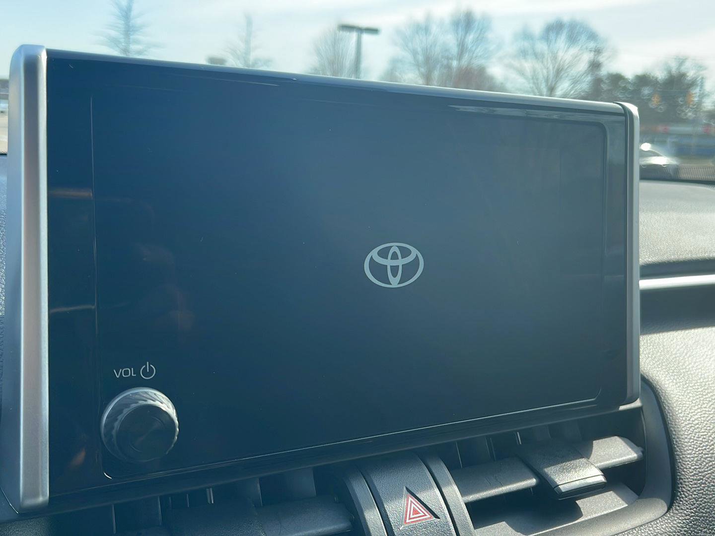 Used 2025 Toyota RAV4 XLE AWD/4WD image 26