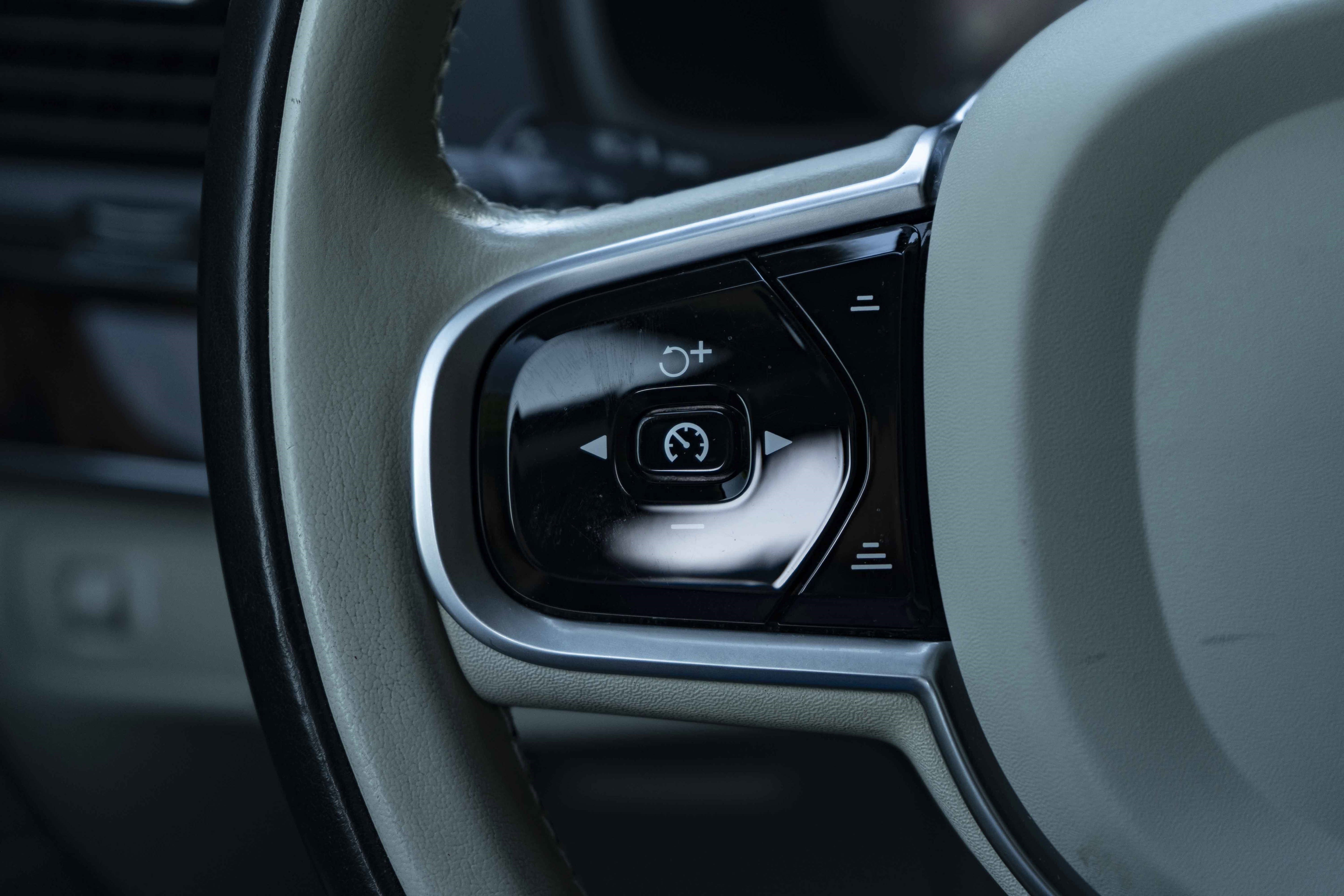Used 2019 Volvo XC90 T6 Momentum w/ Protection Package Premier AWD/4WD image 21