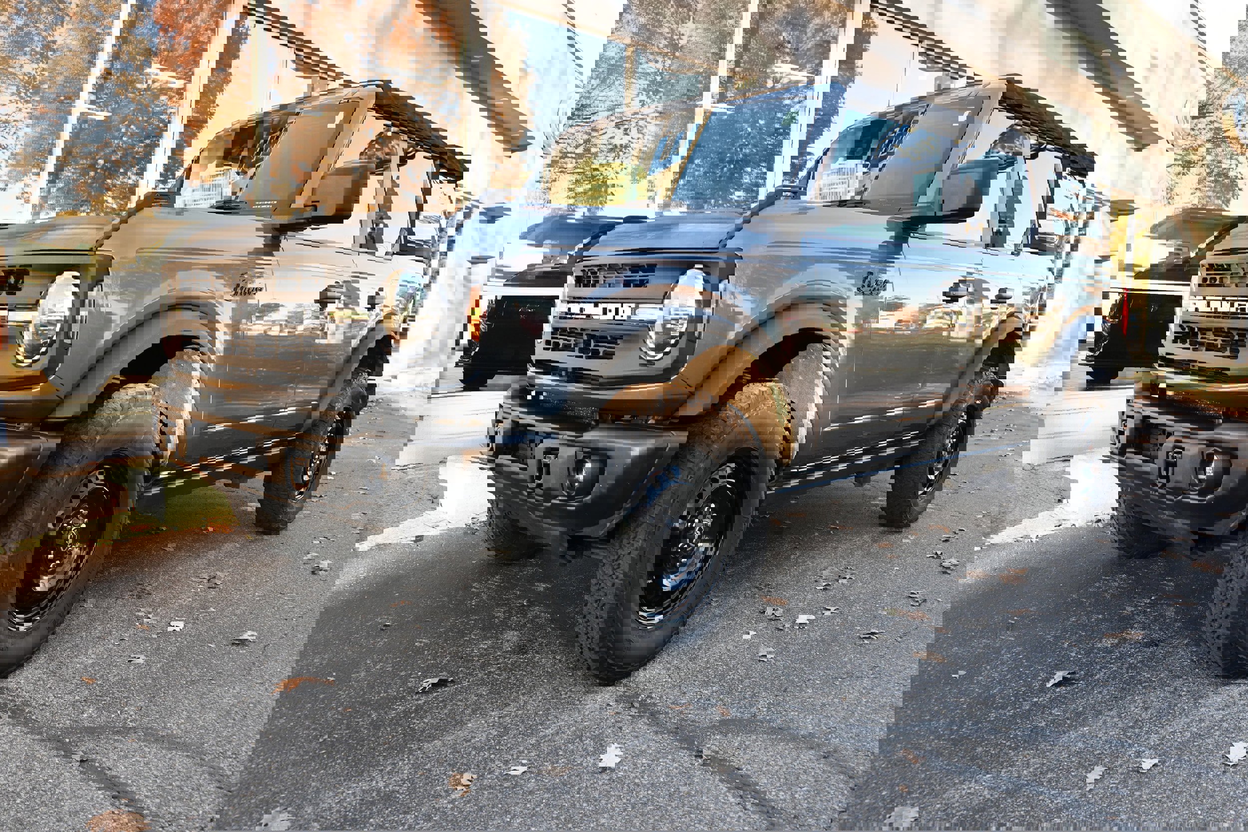 Used 2022 Ford Bronco Black Diamond image 1