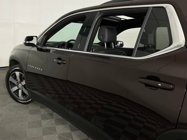 Used 2023 Chevrolet Traverse LT w/ LT Premium Package AWD/4WD image 45