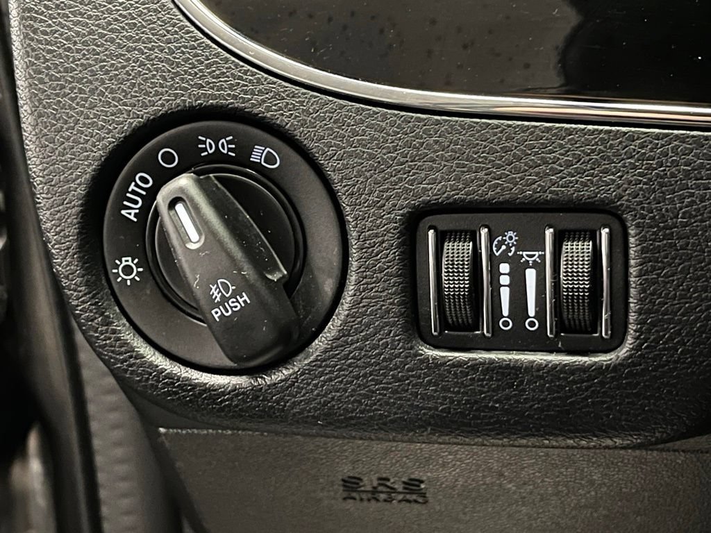 Used 2017 Dodge Grand Caravan SXT w/ Driver Convenience Group FWD image 14