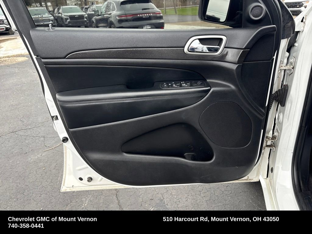 Used 2017 Jeep Grand Cherokee Altitude image 13