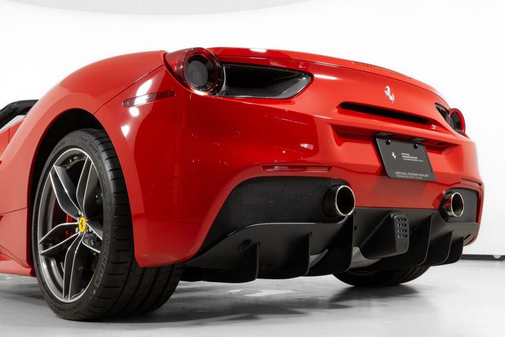 Used 2018 Ferrari 488 Spider image 17