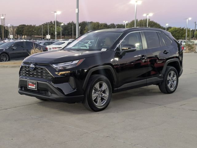 Used 2022 Toyota RAV4 XLE image 9