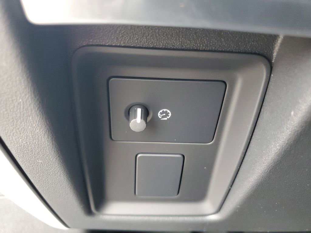 New 2026 Land Rover Defender 130 X-Dynamic SE image 14